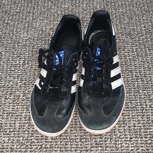Kids Adidas Samba OG lace up soccer shoes size3